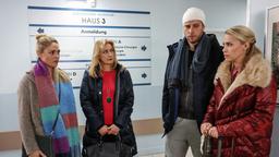 Als Britta (Jelena Mitschke, l. mit Tatjana Blacher) Christian (Marlon Putzke) davon abrät, das Krankenhaus vorzeitig zu verlassen, wirft Amelie (Lara-Isabelle Rentinck) ihr vor, nicht zur Familie zu gehören.