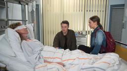 Als Eva (Andrea Lüdke) überfordert nicht über den Unfall reden will, kann Moritz (Felix Jordan, M. mit Marija Mauer) ihr nicht gestehen, dass er daran beteiligt war.