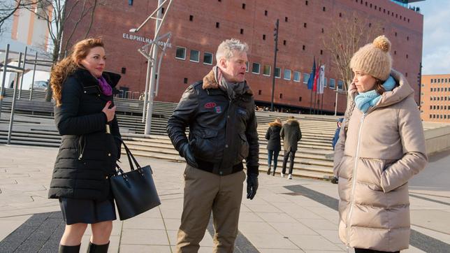 Bild: ARD/Nicole Manthey Als Hilli (Gerit Kling) Frank (Axel Buchholz) erneut mit Yvonne (Julia Dahmen) ertappt, beendet sie ihre Ehe.