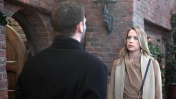 Amelie (Lara-Isabelle Rentinck) Amelie hat David (Arne Rudolf) anvertraut, dass sie ihr gesamtes Geld verloren hat, verlangt aber Stillschweigen von ihm.