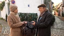 Amelie (Lara-Isabelle Rentinck) ist ernüchtert, als Hannes (Claus Dieter Clausnitzer) das Geld zur Polizei bringen will.