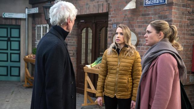 Bild: ARD/Nicole Manthey Amelie (Lara-Isabelle Rentinck) ist fassungslos, als sie hört, dass Jakob Fährmann (Mathieu Carrierè) wegen Britta (Jelena Mitschke) zurückgekommen ist
