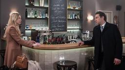 Amelie (Lara-Isabelle Rentinck) ist getroffen, als sie von Paul (Leander Lichti) erfährt, dass der Verkauf der Apartments unmittelbar bevorsteht.