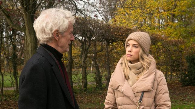 Bild: ARD/Nicole Manthey Amelie (Lara-Isabelle Rentinck) will Jakob Fährmann (Mathieu Carrierè) nie wieder sehen.