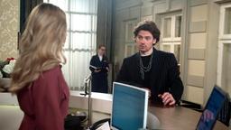 Amelie (Lara-Isabelle Rentinck) zeigt sich vor Tristan (Anthony Paul) kämpferisch, sie will um jeden Preis herauszufinden, wer sie im Hotel angreift.