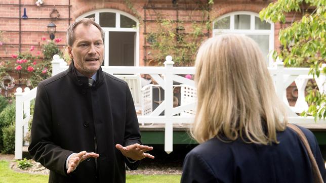 Andreas (Herbert Schäfer) verbietet Mona (Jana Hora-Goosmann) nach Lüneburg zu ziehen!