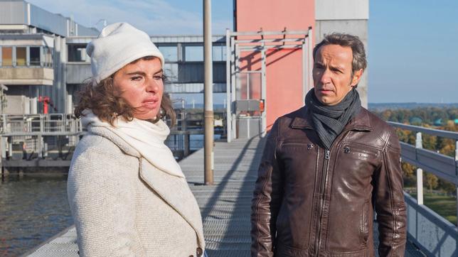 Bild: ARD/Nicole Manthey Anke (Anne Brendler) ist geschockt, als Florian (Stefan Plepp) sich von ihr trennt.