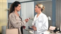 Anne (Caroline Kiesewetter) ist nervös, kann sie den Diebstahl der Rezepte vor Britta (Jelena Mitschke) verheimlichen?
