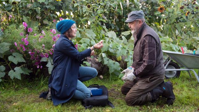 Auf der Suche nach einem Platz für ihre Ziegenherde, lernt Astrid (Claudia Schmutzler) Bruno (Wolfgang Häntsch) kennen.