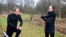 Beim gemeinsamen Sporttraining erzählt Florian (Stefan Plepp) Franzi (Sofie Junker) von seinen Zukunftsplänen.