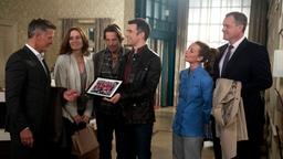 Ben (Hakim Michael Meziani), Bodo (Jo Weil) Carla (Maria Fuchs) und Torben (Joachim Kretzer) verabschieden Sandra (Jutta Fastian) und Feddersen (Nick Wilder).