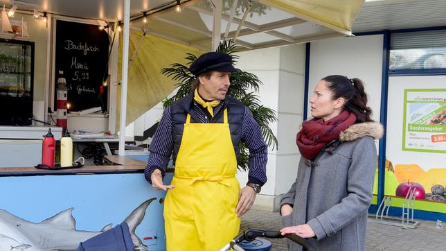 Bild: ARD/Nicole Manthey Ben (Hakim Michael Meziani) gesteht Tina (Katja Frenzel), wie schwer ihm die Trennung von der Fischbude fällt.