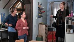 Ben (Hakim Michael Meziani) und Tina (Katja Frenzel) werden in ihrer Zweisamkeit gestört, als überraschend Claudia (Roswitha Dost) vor der Tür steht.