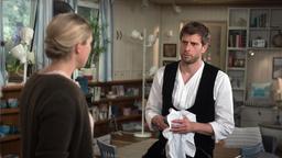 Britta (Jelena Mitschke) rät Christian (Marlon Putzke), dass er Anna die Wahrheit über seine Vaterschaft sagt.