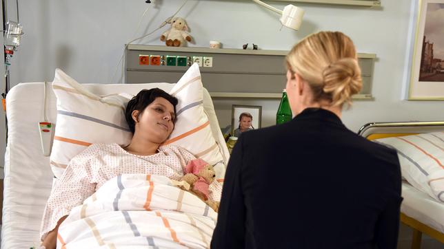 Bild: ARD/Nicole Manthey Britta (Jelena Mitschke) schafft es zum wiederholten Mal nicht, Melanie (Nadine Zaddam) mit der bitteren Wahrheit zu konfrontieren.