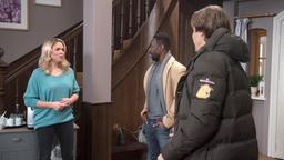 Britta (Jelena Mitschke) und Hendrik (Jerry Kwarteng) fühlen sich wohl mit ihrer heimlichen Affäre und glauben, dass sie Ben (Hakim Michael Meziani) täuschen können.
