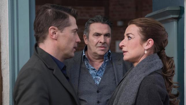 Bild: ARD/Nicole Manthey Carla (Maria Fuchs) erschickt, als Nicos (Markus Graf) sie mit Gregor (Wolfram Grandezka) in flagranti erwischt.