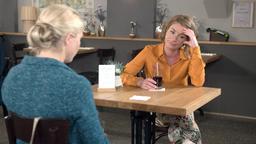 Carla (Jelena Mitschke) gibt Britta (Jelena Mitschke) gegenüber zu verstehen, dass sie keine Antwort darauf hat, wie es mit ihr und Gregorbweitergehen soll.