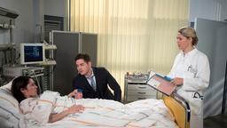 Die Hormontherapie hat bei Eliane (Samantha Viana) eine Lungenembolie ausgelöst, aber Britta (Jelena Mitschke) kann schnell Entwarnung geben. Zu Theos (Frederic Böhle) Schrecken will Eliane die Hormonbehandlung fortsetzen.