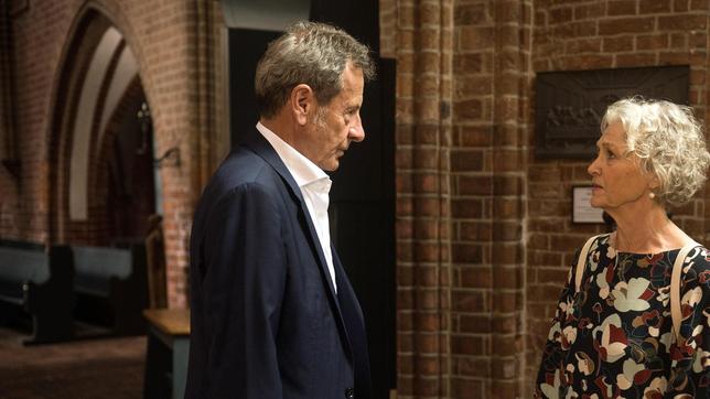 Bild: NDR/ARD/Nicole Manthey Dörte (Edelgard Hansen) beginnt, Norbert vor Gunter (Hermann Toelcke) zu dessen Unmut in Schutz zu nehmen.