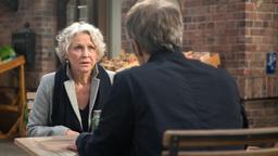 Dörte (Edelgard Hansen) ist fassungslos, als sie von Florian (Stefan Plepp) die Wahrheit über Ankes Worte zu Katrin erfährt.