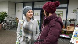 Dörte (Edelgard Hansen) nimmt Anke vor Merle (Anja Franke) in Schutz.