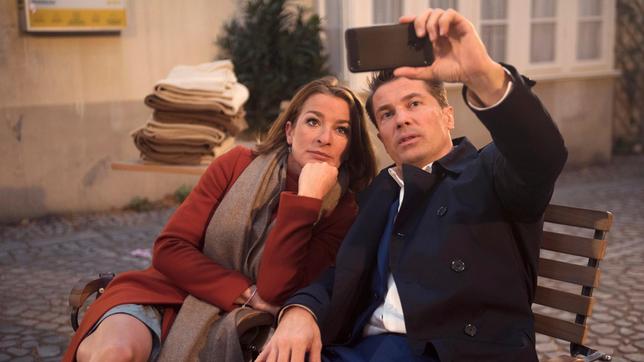 Wolfram Grandezka und Maria Fuchs kennen sich mit Selfies bestens aus.