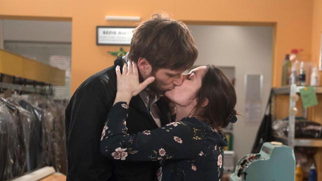 Bild: ARD/Nicole Manthey Eliane (Samantha Viana) gibt sich ihrer Spontanität hin und hat Sex mit Christian (Marlon Putzke).