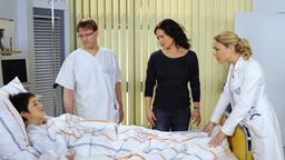 Ariane, Vera und Britta mit einem Krankenpfleger