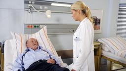 Britta an Alfreds Krankenbett