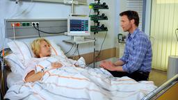 Tine im Krankenbett und Ole