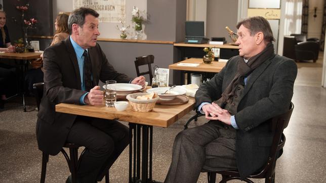 Bild: ARD/Nicole Manthey Rote Rosen Folge 1976 12.06.2015: Gunter und Sylvester