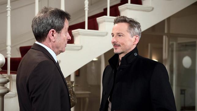Bild: ARD/Nicole Manthey Gunter (Hermann Toelcke) hofft für das ‚Drei Könige‘ wieder auf den Titel des besten Hotels in Norddeutschland. Doch da taucht ein Konkurrent auf: Holger Mielitzer (David C. Bunners) und beansprucht für sein Celler ‚Schloßhotel‘ die Auszeichnung.