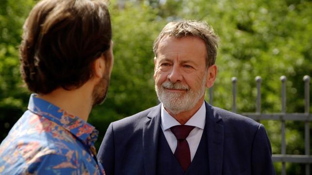 Bild: ARD Gunter (Hermann Toelcke) will Merle als Freundin nicht verlieren und versichert Silvio (Alberto Ruano), ihm nicht länger im Weg zu stehen.