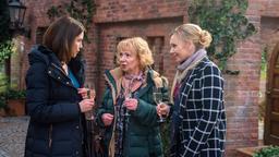 Helen (Patricia Schäfer) freut sich auf die Zeit in Lüneburg mit Sigrid (Dana Golombek) und Erika (Madeleine Lierck-Wien).