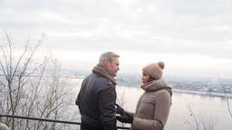 Hilli (Gerit Kling) appelliert an Frank (Axel Buchholz), daran zu glauben, dass sie weiter zusammen glücklich sein werden.