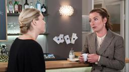 Im Gespräch mit Britta (Jelena Mitschke) erkennt Carla (Maria Fuchs), dass es richtig war, sich von Torben zu trennen.