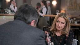 Inken (Tatjana Blacher) und Nicos (Markus Graf) bekommen sich über das Thema Carla in die Haare.