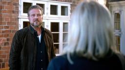 Jens (Martin Luding) erkennt, dass Mona (Jana Hora-Goosmann) ausgerechnet mit Andreas zusammen ist.