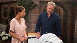 Leonie (Lena Meckel) begreift, dass ihr Vater (Axel Buchholz) sich noch Hoffnung auf die Fortsetzung seiner Ehe mit Hilli macht.