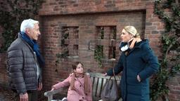 Lilly und Britta (Jelena Mitschke) versuchen Thomas (Gerry Hungbauer) davon zu überzeugen, in Lüneburg Lehrer zu werden.