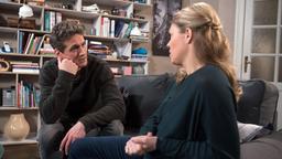Luke (Oliver Franck) appelliert an Britta (Jelena Mitschke), ihren Traum vom gemeinsamen Haus nicht leichtfertig zu opfern.