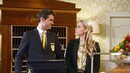 Luke (Oliver Franck) lässt Amelie (Lara-Isabelle Rentinck) spüren, wie froh er ist, nicht mehr mit ihr zusammen arbeiten zu müssen.