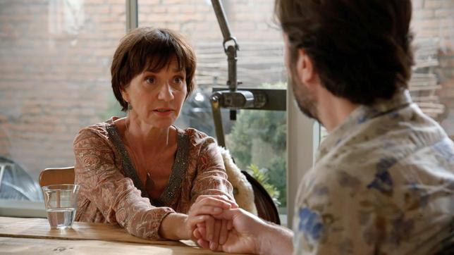 Merle (Anja Franke) macht Silvio (Alberto Ruano) klar: Sie will mit ihm zusammen sein - aber keine Wohnung mit ihm teilen.