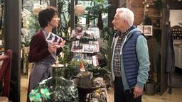 Merle (Anja Franke) rät Thomas (Gerry Hungbauer), seinen Frieden mit Gunters Entscheidung zu machen.