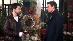 Patrick (Constantin Lücke) spürt Justus (Norman Kalle) in der Gärtnerei auf und folgt ihm.