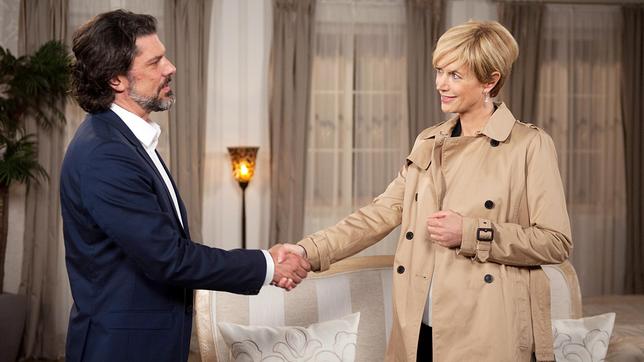 Bild: ARD/Nicole Manthey Simone (Dorothea Schenck) kann Volker (Gregory B. Waldis) als Berater für sich gewinnen.