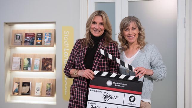 ARD ROTE ROSEN, Telenovela, montags bis freitags um 14.10 Uhr im Ersten und bereits am Vortag in der ARD Mediathek. - Kim Fisher übernimmt Gastrolle in der ARD-Daily Novela „Rote Rosen“, Im Bild mit Nicole Ernst (re., Rolle: Katrin Zeese)