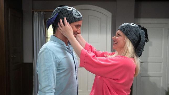 Bild: NDR/ARD/Nicole Manthey Sandra (Theresa Hübchen) und Mathias (Makke Schneider) haben ihren Magic Moment.