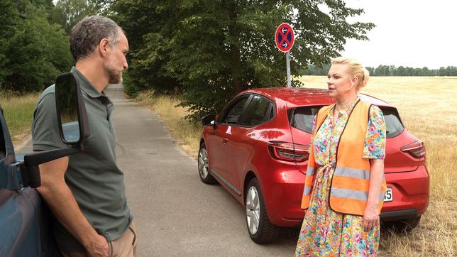 Bild: NDR/ARD/Nicole Manthey Sandra (Theresa Hübchen) wird in ihrer Antipathie gegen Mathias (Makke Schneider) erneut bestätigt